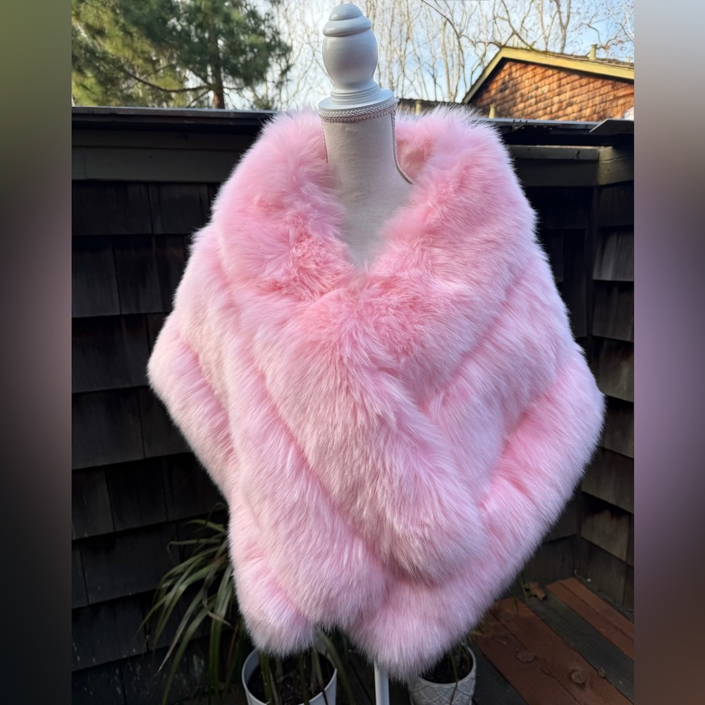 Umren pink fox faux fur stole wrap cape pockets hook eye OS